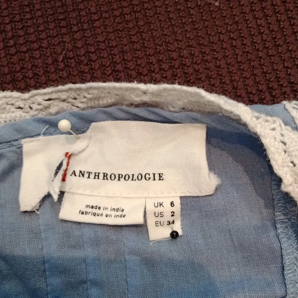 ANTHROPOLOGIE So Cute Lace Trim Blue Ruffle Flutter Sleeved With Lace Top Sz 2 - Picture 9 of 10